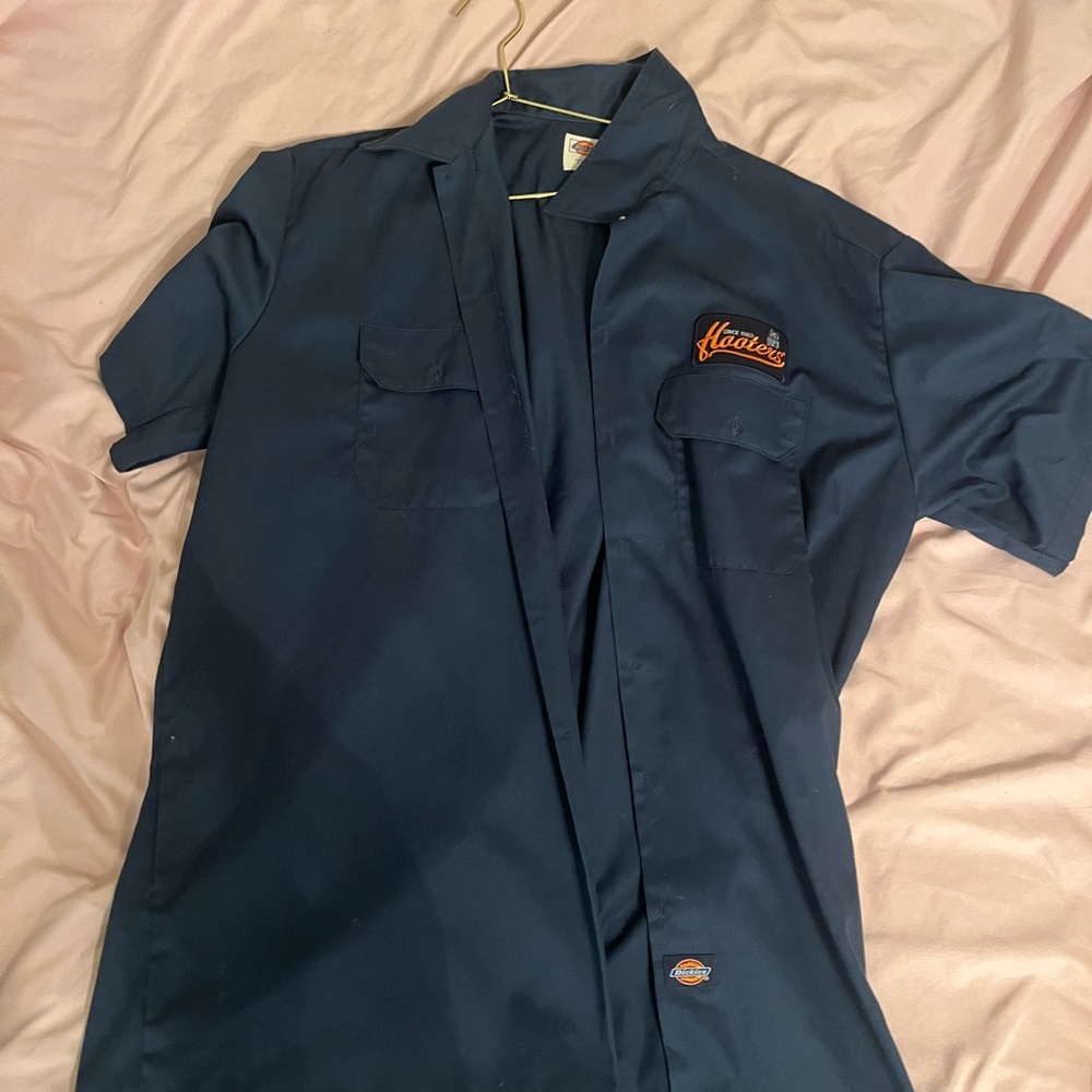 XL Hooters button up
